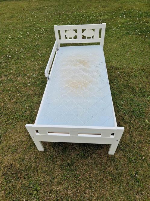 Kinderbed IKEA 70x160 + lattenbodem, zijsteun en matras, Kinderen en Baby's, Kinderkamer | Bedden, Gebruikt, 140 tot 160 cm, 70 tot 85 cm