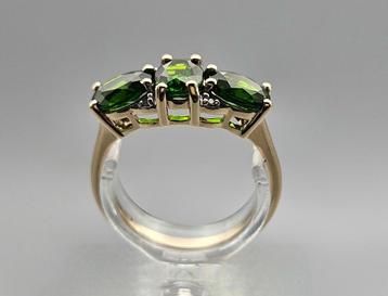 Bague vintage en or, pierre précieuse, émeraude et diamant. 