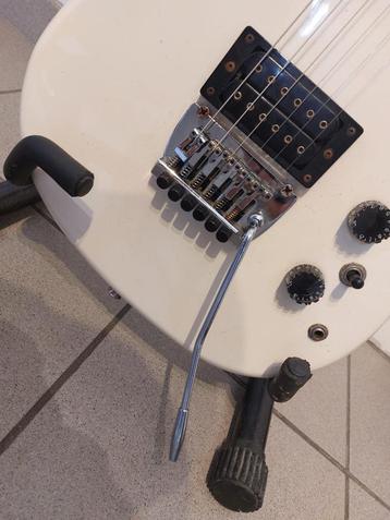 Vintage gitaar beschikbaar voor biedingen