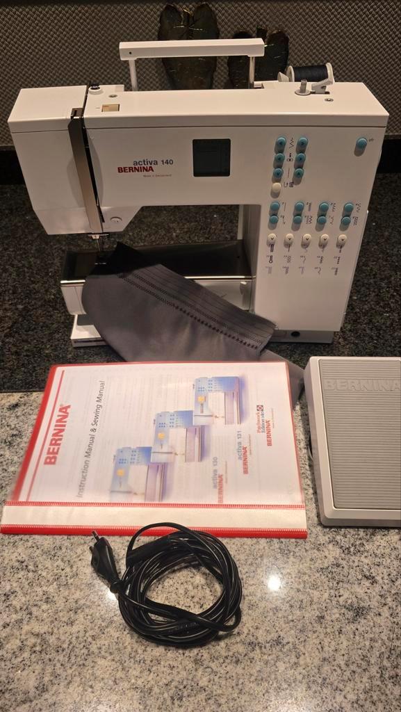 Machine à coudre Bernina Activa 140 fabriquée en Suisse Exce, Hobby & Loisirs créatifs, Machines à coudre & Accessoires, Machine à coudre