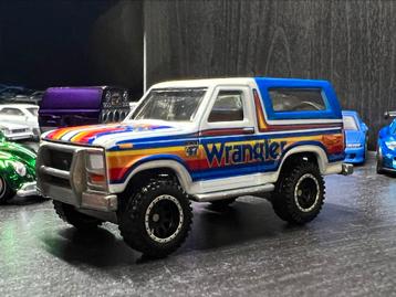 Hot Wheels Ford Bronco x Wrangler disponible aux enchères