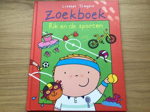 Liesbet Slegers - Zoekboek Rik en de sporten -goede staat, Livres, Livres pour enfants | 4 ans et plus, Utilisé, Garçon ou Fille