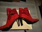 Bottillons rouges en daim à talons. P. 37, Vêtements | Femmes, Enlèvement, Comme neuf, Rouge, Boots et Botinnes
