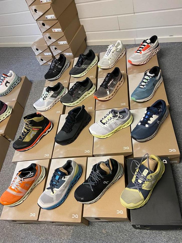 Splinternieuwe ON RUNNING Schoenen, Kleding | Heren, Schoenen, Nieuw, Sportschoenen, Overige kleuren, Ophalen of Verzenden