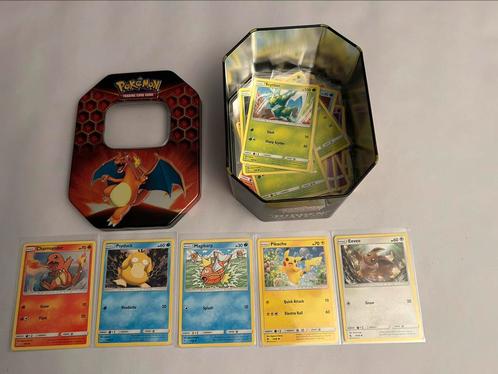 Pokémon kaarten met Charizard tin, Hobby en Vrije tijd, Verzamelkaartspellen | Pokémon, Zo goed als nieuw, Meerdere kaarten, Foil