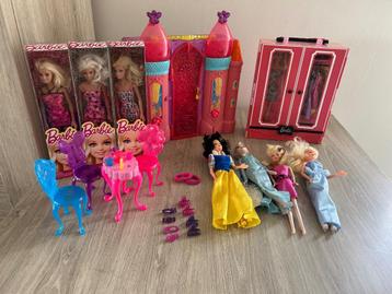 Barbie set, kleerkast, kasteelkamer beschikbaar voor biedingen