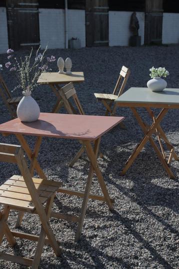 Vintage houten klaptafels & klapstoelen | horeca | bruiloft beschikbaar voor biedingen
