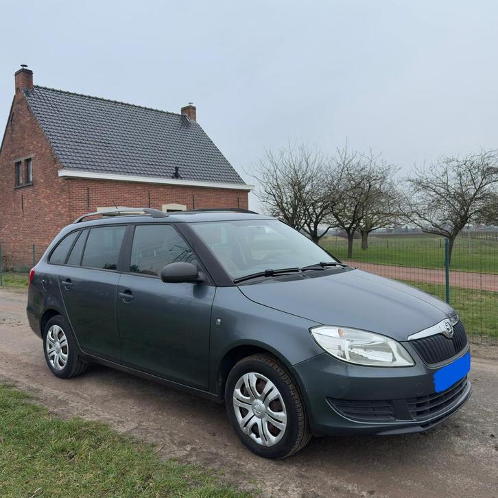 Skoda Fabia Combi *83.000 KM* 1.2 essence, Autos, Opel, Particulier, Verrouillage central, Essence, Euro 5, Break, 5 portes, Boîte manuelle
