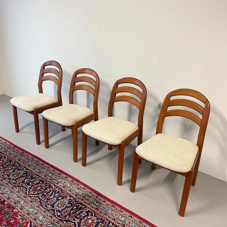 Set van 4 vintage eetkamerstoelen •Dyrlund•, Huis en Inrichting, Stoelen, Gebruikt, Ophalen of Verzenden