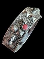 Ancien bracelet berbère en argent, Handtassen en Accessoires, Antieke sieraden, Ophalen, Zilver, Armband