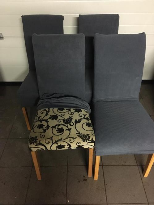 4 stoelen met nieuwe overtrekken samen 5€, Maison & Meubles, Chaises, Utilisé, Quatre, Bois, Tissus, Enlèvement ou Envoi