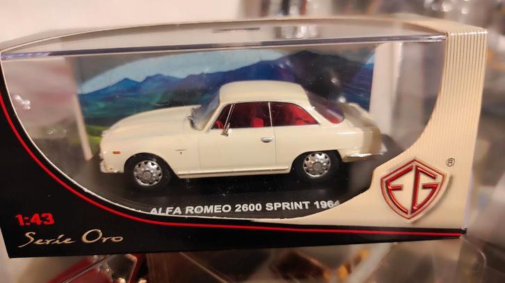 Alfa Romeo 2600 Sprint 1964 1:43 in originele vitrinedoosje, Hobby en Vrije tijd, Modelauto's | 1:43, Ophalen of Verzenden