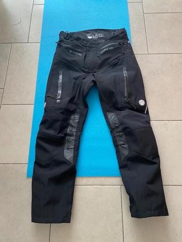 Zo goed als nieuwe Gore-tex motorbroek beschikbaar voor biedingen