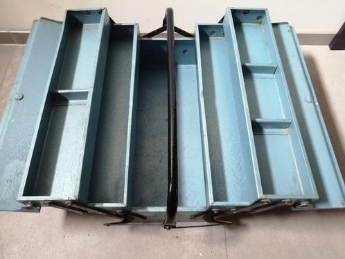 blauwe metalen gereedschapskoffer/koffer met vakken, Doe-het-zelf en Bouw, Gereedschapskisten, Zo goed als nieuw, Ophalen