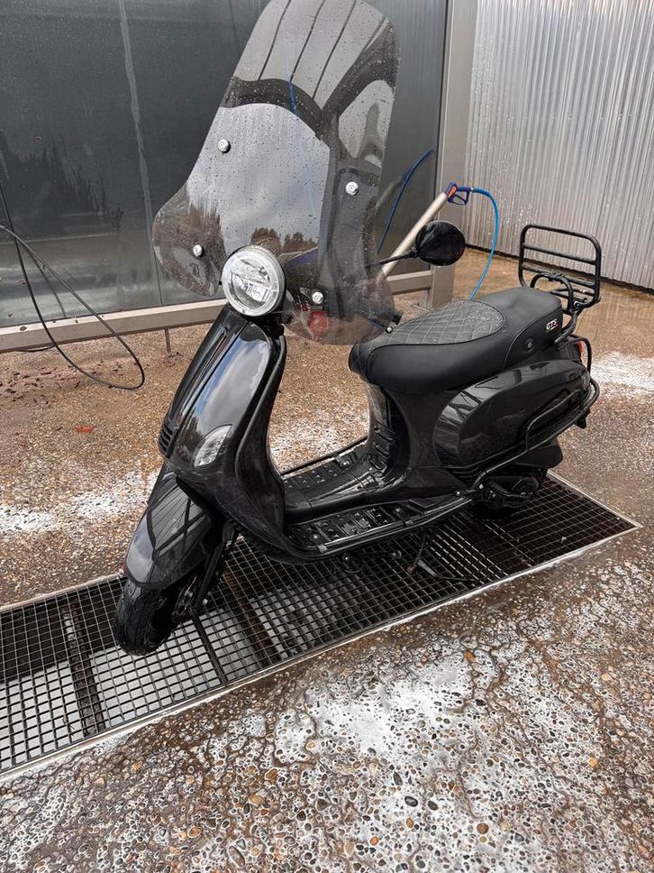 GTS Toscana A-Klass 2022 –Full Option –Custom kleur– 9430 km, Fietsen en Brommers, Snorfietsen en Snorscooters, Gebruikt, Overige merken
