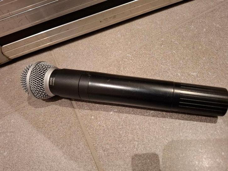 Shure SM58 wireless (met flightcase), Muziek en Instrumenten, Microfoons, Zo goed als nieuw, Zangmicrofoon, Draadloos, Ophalen