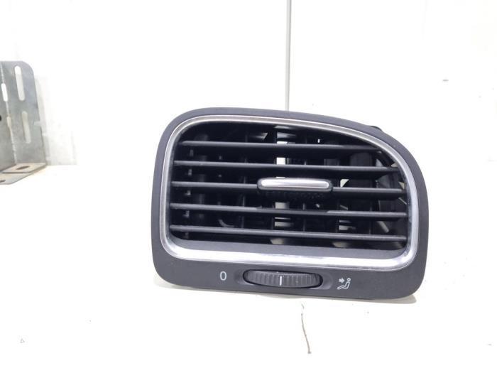 Grille aération tableau de bord d'un Volkswagen Golf, Autos : Pièces & Accessoires, Tableau de bord & Interrupteurs, Volkswagen