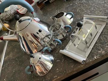 Service à café Alessi, Enlèvement