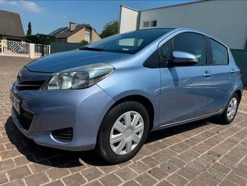 Toyota yaris 1.0i 2012 110000km 5drs airco navi! Gekeurd! beschikbaar voor biedingen
