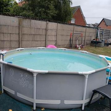 Zwembad compleet  beschikbaar voor biedingen
