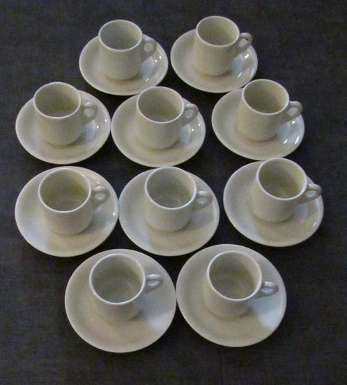 10 x Mokka / Koffie tasjes met schoteltjes, Maison & Meubles, Cuisine | Vaisselle, Comme neuf, Tasse(s) et/ou soucoupe(s), Uni