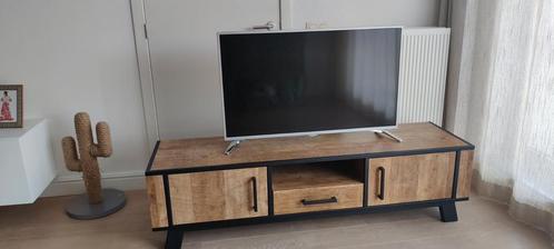 Industrieel tv meubel, zeer stevig , perfecte staat., Maison & Meubles, Armoires | Mobilier de télévision, Comme neuf, Moins de 100 cm