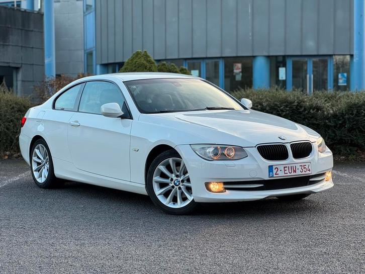BMW 320i E92 2011 phase 2 130 000 km, Auto's, BMW, Bedrijf, 3 Reeks, Benzine, Euro 5, Coupé, 3 deurs, Handgeschakeld, Ophalen of Verzenden