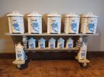 Antiek wandrek met porseleinen voorraad potten, Antiek en Kunst, Ophalen