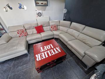 Hoeklounge  beschikbaar voor biedingen