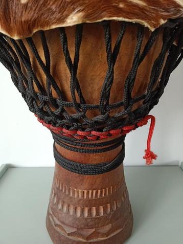 Artisanale DJEMBE beschikbaar voor biedingen