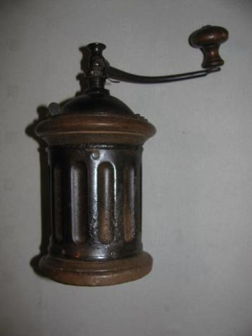 Peugeot koffiemolen model G1. beschikbaar voor biedingen