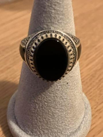 Zilveren ring met onyx maat 18