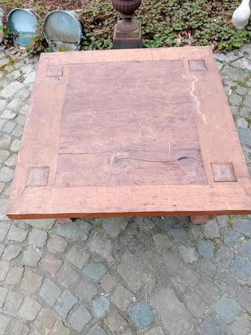 Massief houten salontafel.  beschikbaar voor biedingen