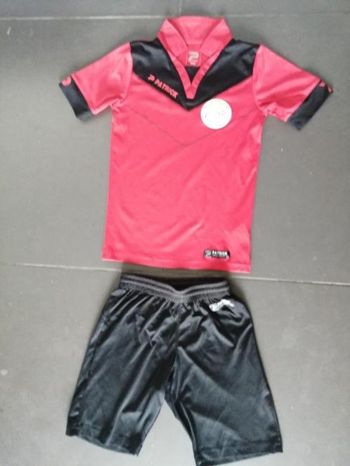 setje voetbalkledij 8 jaar, Sport en Fitness, Voetbal, Zo goed als nieuw, Shirt, Ophalen of Verzenden