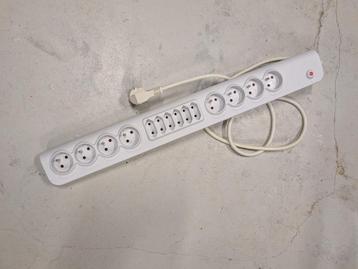 Multiprises 14 prises avec fusible beschikbaar voor biedingen