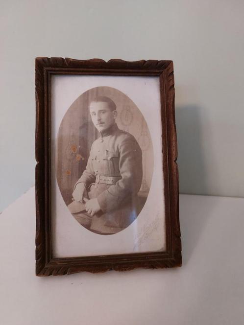Postkaartfoto militair 1e jagers te voet in kadertje, Verzamelen, Militaria | Algemeen, Landmacht, Foto of Poster, Ophalen of Verzenden