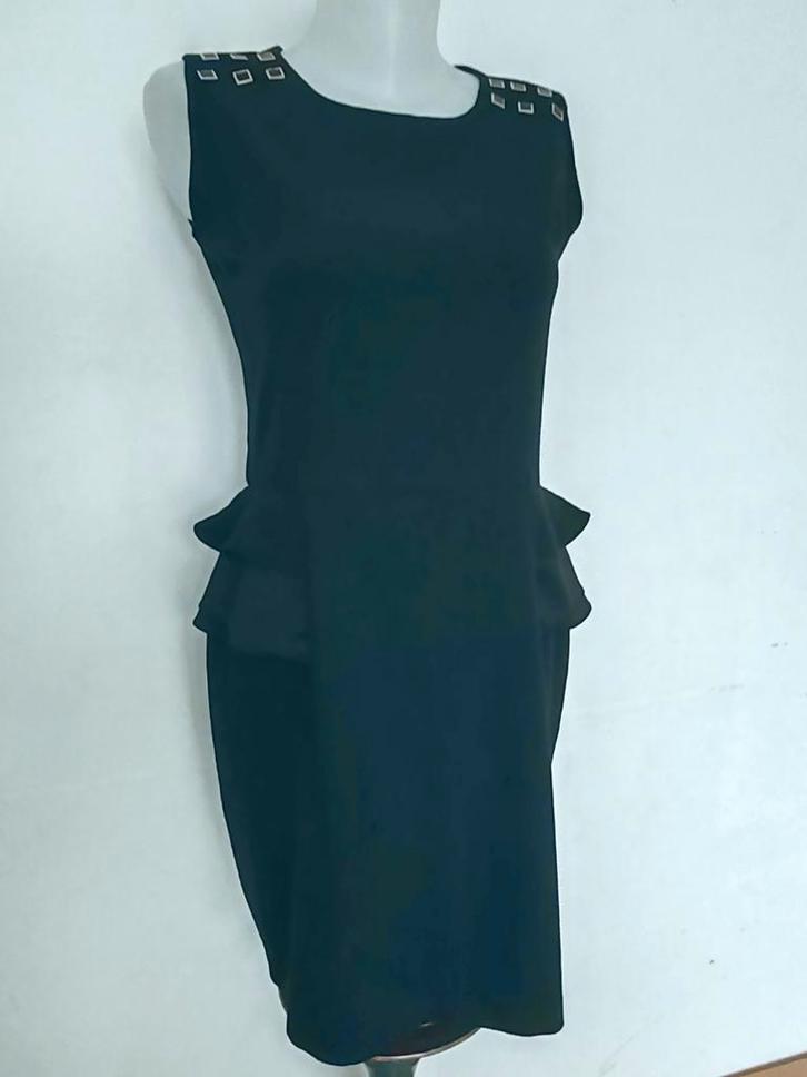 Petite Robe noire chic avec volant à la taille, Vêtements | Femmes, Robes, Noir, Enlèvement ou Envoi