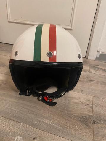 Scooter helm beschikbaar voor biedingen