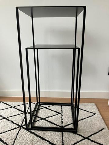 Set van 2 stalen bijzettafels zwart beschikbaar voor biedingen