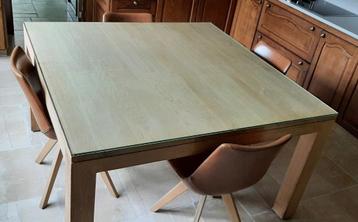 Eettafel massief lichte eik 140x140cm beschikbaar voor biedingen