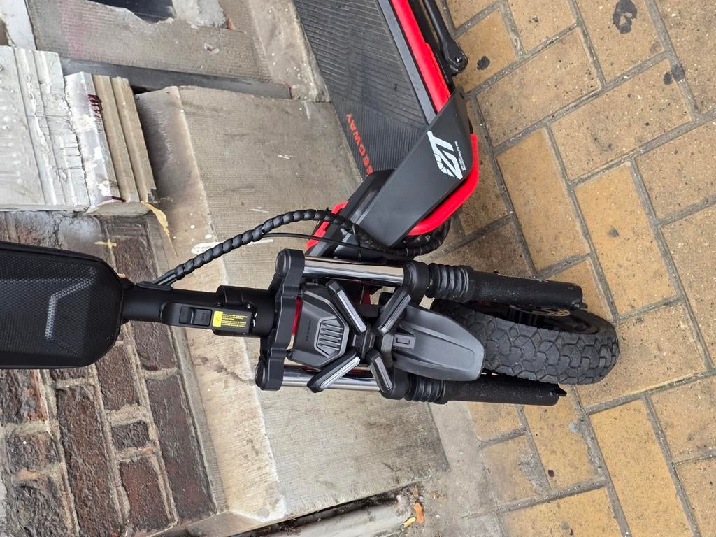 Zt3 pro sous garantie débridé + pneu neuf, Vélos & Vélomoteurs, Enlèvement ou Envoi, Comme neuf