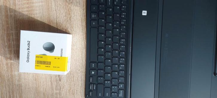 Nieuwe Samsung Galaxy Buds2 + Keyboard Cover voor Tab S9/S9, Computers en Software, Tablet-hoezen, Nieuw, Ophalen of Verzenden