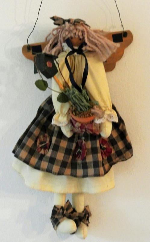 Muurdecoratie – meisje met bloempot en vogelhuisje, Antiek en Kunst, Curiosa en Brocante, Ophalen of Verzenden