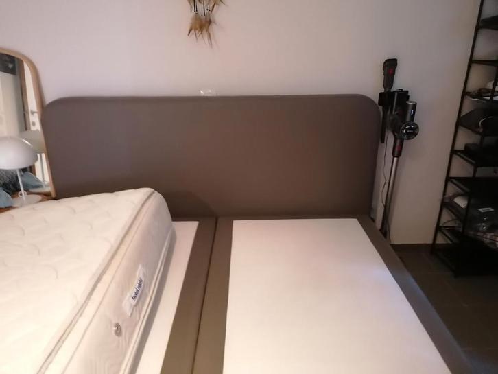 Lederen boxspring 180x200, Huis en Inrichting, Slaapkamer | Boxsprings, Zo goed als nieuw, Ophalen