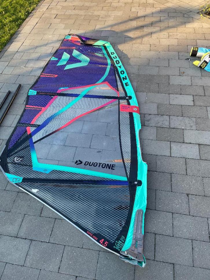 Duotone SuperHero 4.5, Giek, Mast & Trapezelijnen, Watersport en Boten, Windsurfen, Gebruikt, Zeil, Minder dan 5 m², Ophalen