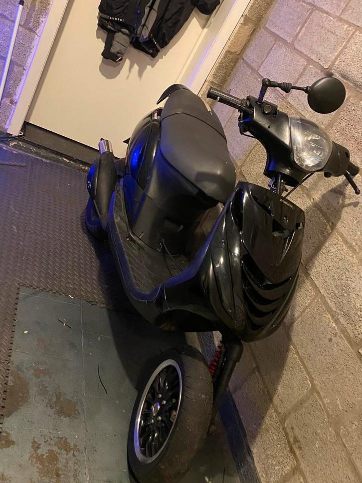 Piaggo zip 2t, Vélos & Vélomoteurs, Scooters | Piaggio, Comme neuf, Zip, Enlèvement ou Envoi