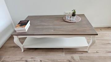 Landelijke salontafel beschikbaar voor biedingen
