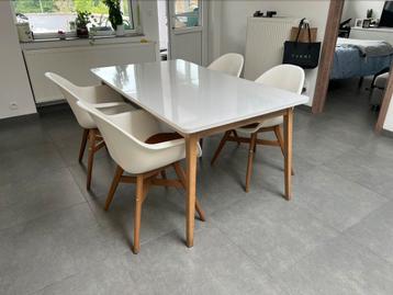 Tafel + 4 Stoelen in Scandinavische stijl - complete eetset beschikbaar voor biedingen