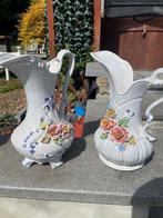 Vase cruche blanche ornée de fleurs Capodimonte Italie, Antiek en Kunst, Ophalen