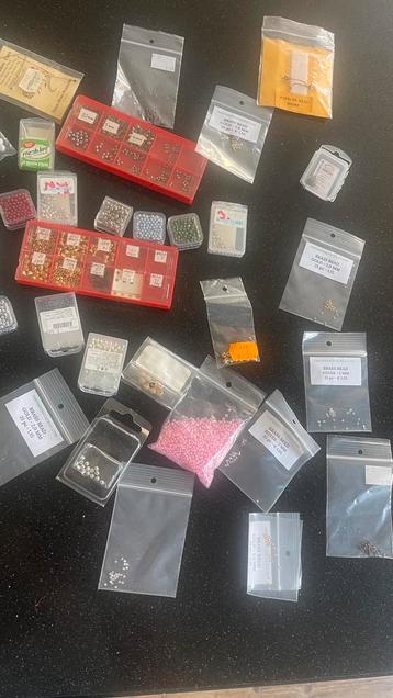 Collection de perles, de têtes coniques et dumbells, Enlèvement ou Envoi, Comme neuf, Autres types